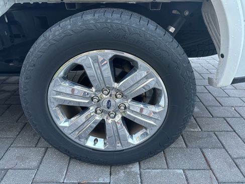 Used 2020 Ford F150 Lariat image 13