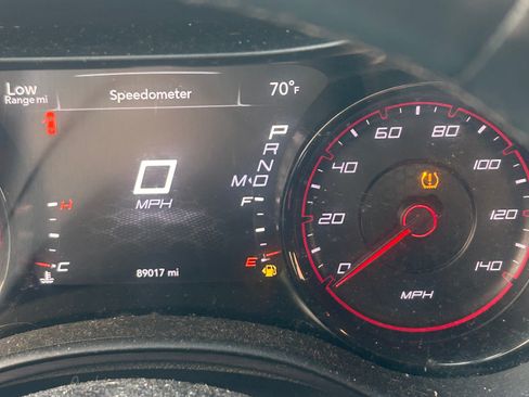 Used 2018 Dodge Charger SXT w/ Blacktop Package image 2