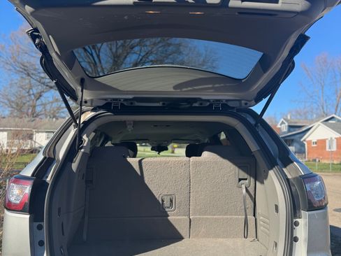 Used 2017 Chevrolet Traverse LT image 19