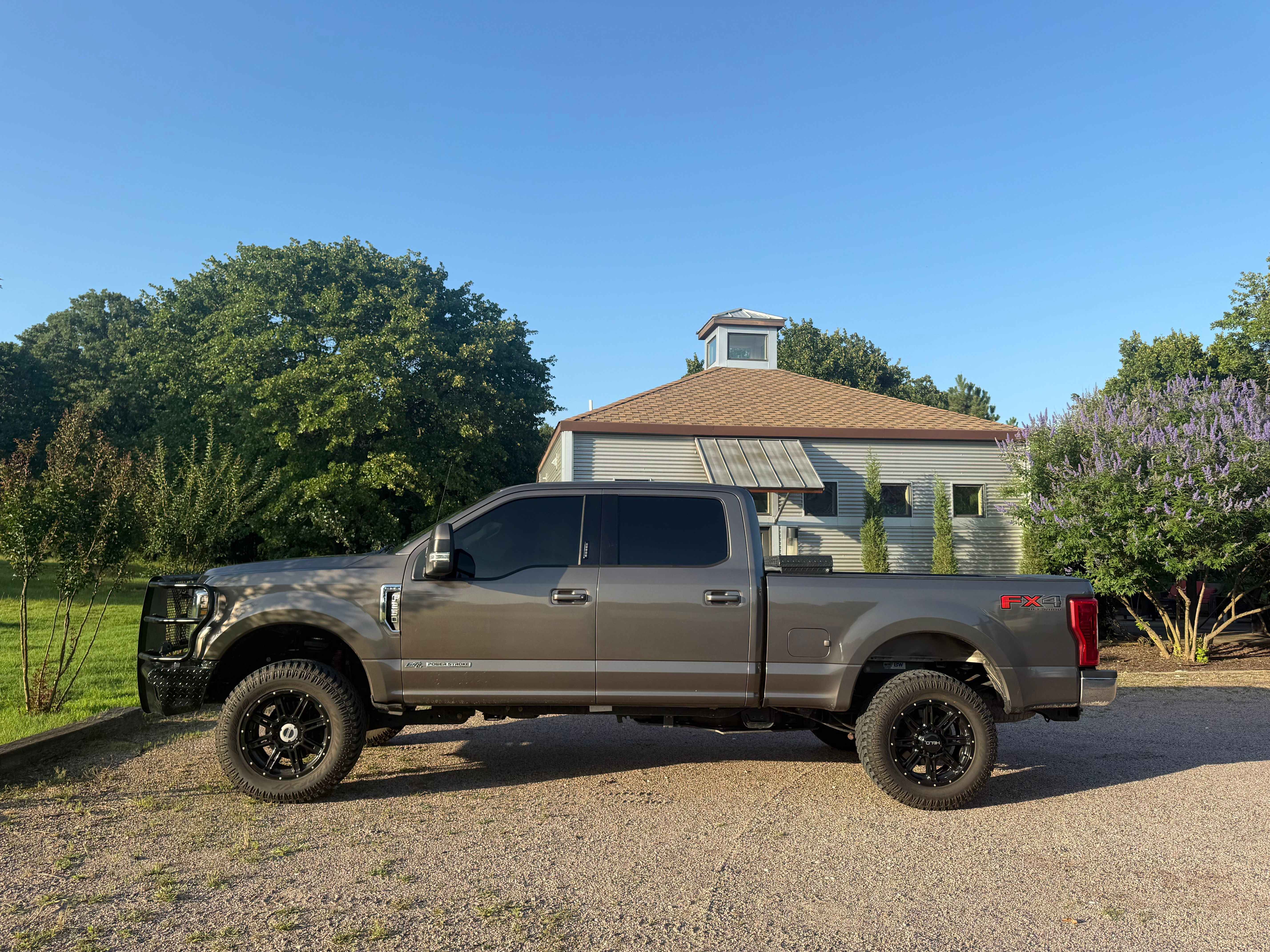 Used 2019 Ford F250 Lariat w/ Lariat Value Package AWD/4WD image 2