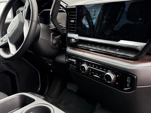 Used 2024 GMC Sierra 1500 Elevation image 12