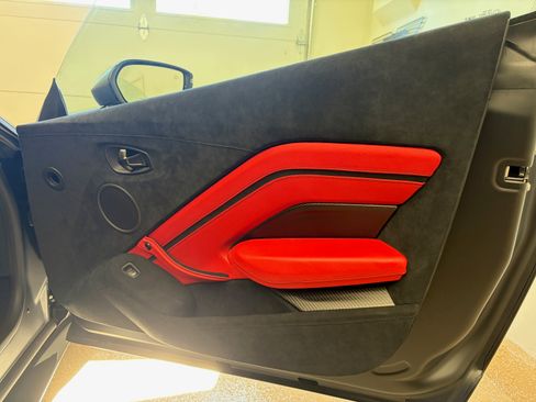 Used 2020 Aston Martin V8 Vantage Coupe image 25