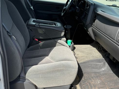 Used 2004 Chevrolet Silverado 2500 LS RWD image 9