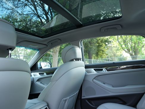 Used 2018 Genesis G80 3.8 w/ Option Group 02 image 11