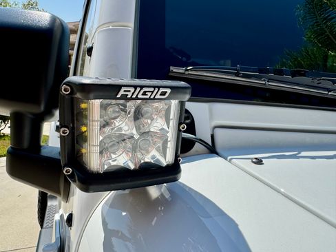 Used 2017 Jeep Wrangler Unlimited Sahara w/ Connectivity Group image 13