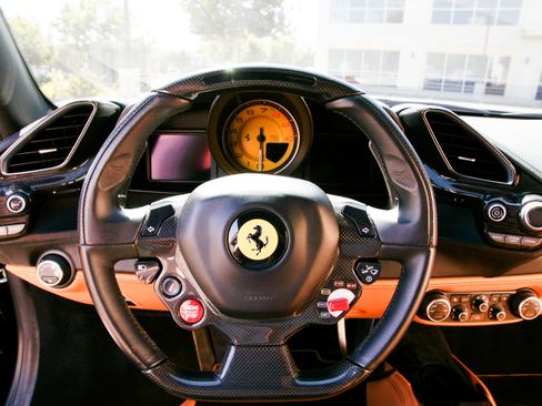 Used 2016 Ferrari 488 GTB RWD image 14