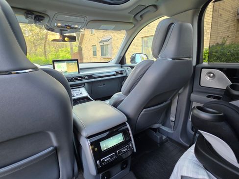 Used 2020 Lincoln Aviator Reserve w/ Equipment Group 202A image 16