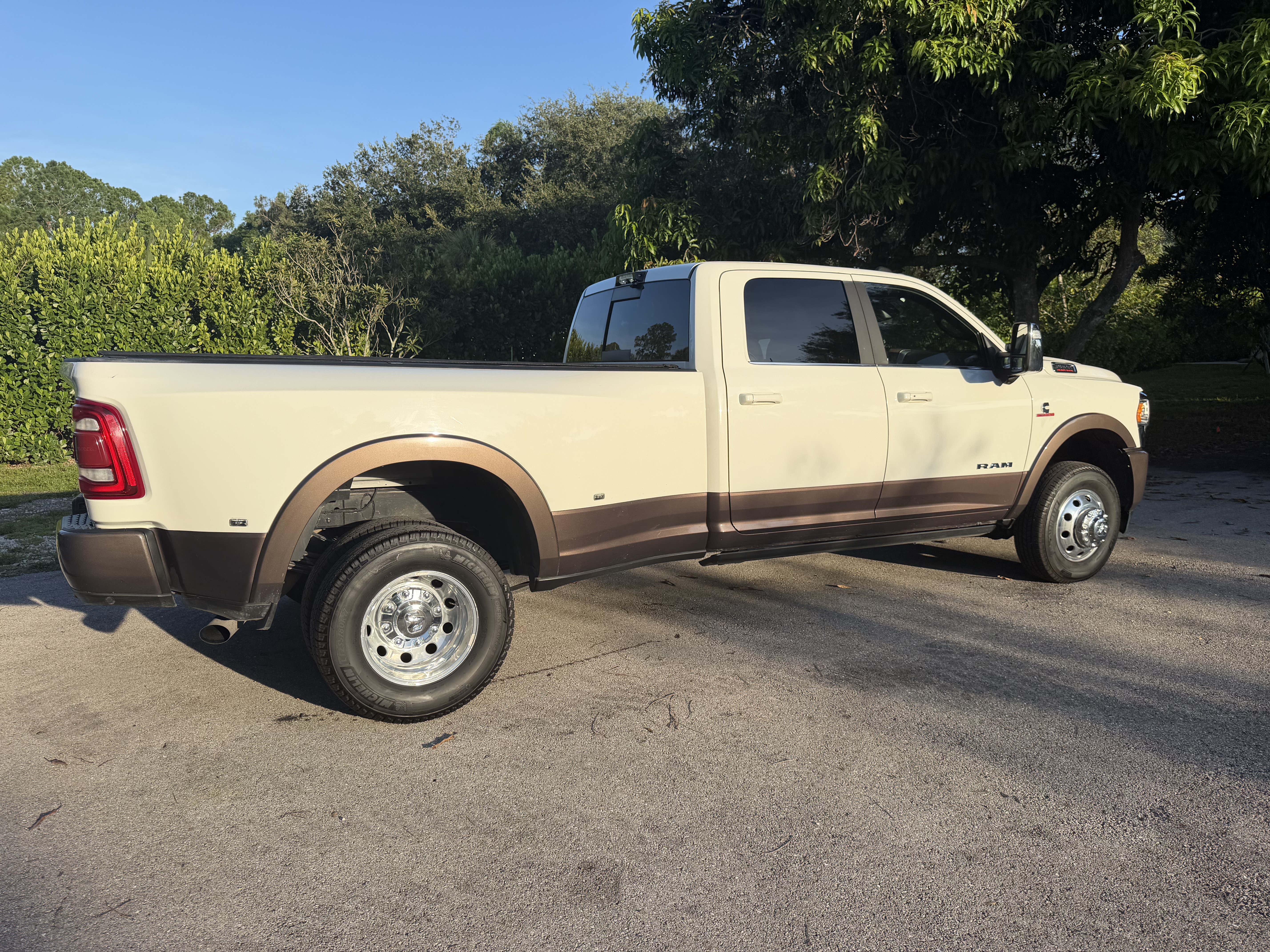 Used 2024 RAM 3500 Limited w/ Safety Group AWD/4WD image 4