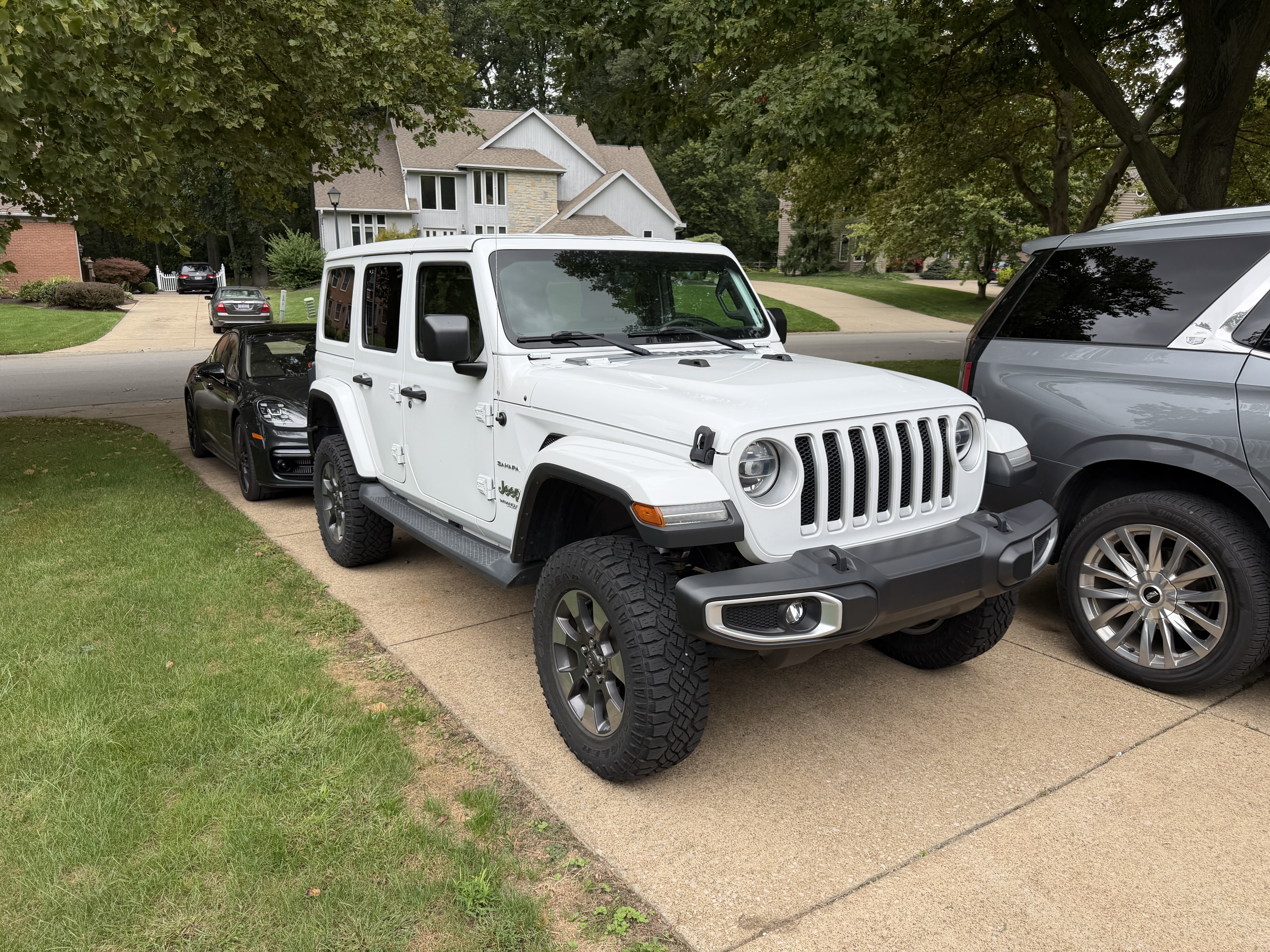 Used 2019 Jeep Wrangler Unlimited Sahara AWD/4WD image 2