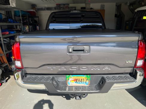 Used 2020 Toyota Tacoma SR5 RWD image 8