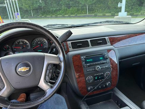 Used 2013 Chevrolet Suburban LT w/ Luxury Package image 12