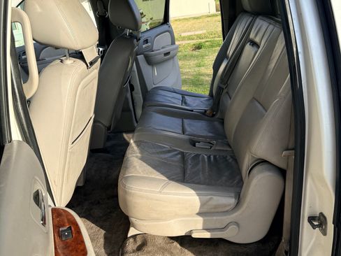 Used 2012 GMC Yukon XL SLT w/ SLT-2 Equipment Package image 5