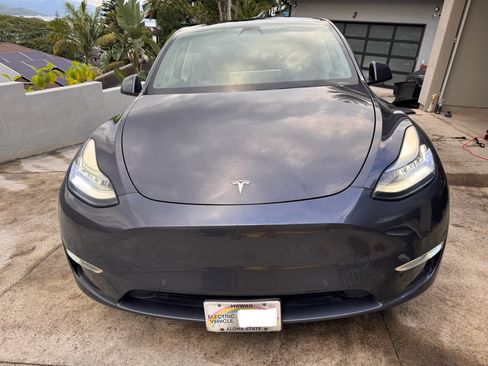 Used 2021 Tesla Model Y Long Range image 10