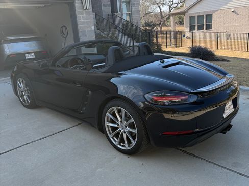 Used 2017 Porsche 718 Boxster image 9