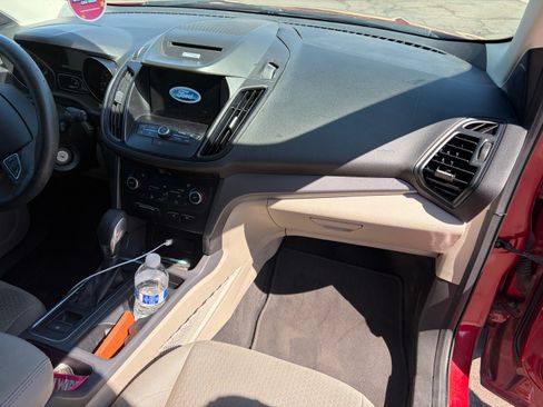 Used 2018 Ford Escape SE w/ SE Sync 3 Package FWD image 16