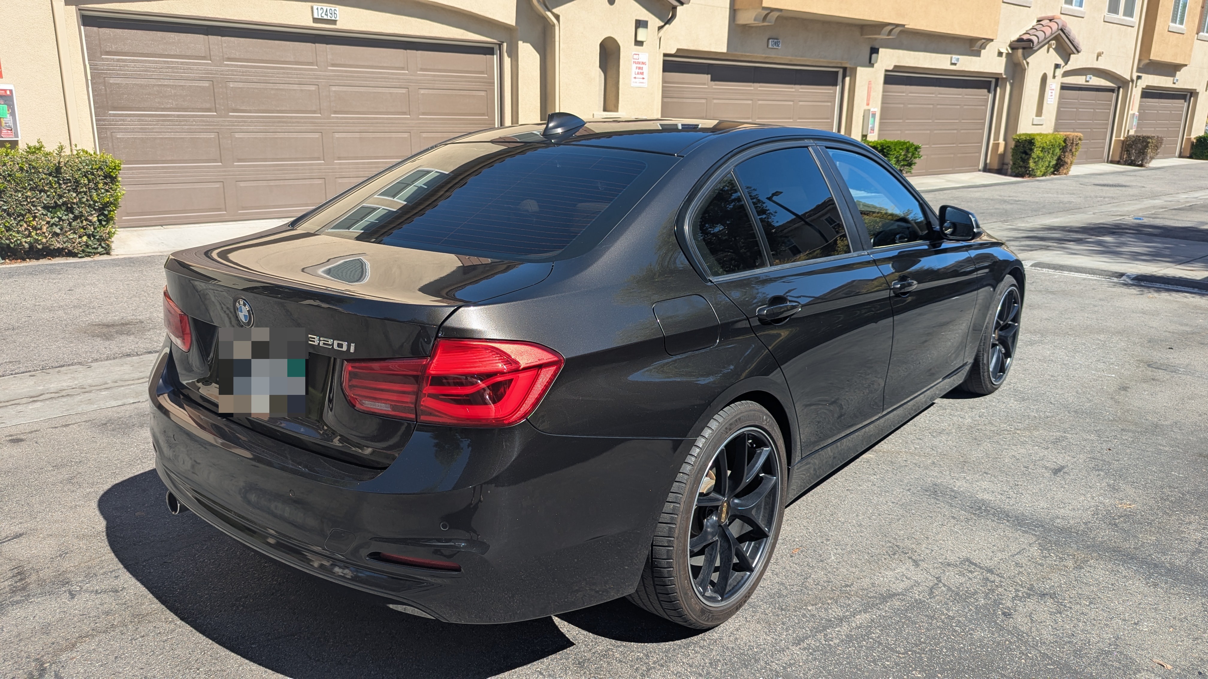Used 2016 BMW 320i Sedan RWD image 4