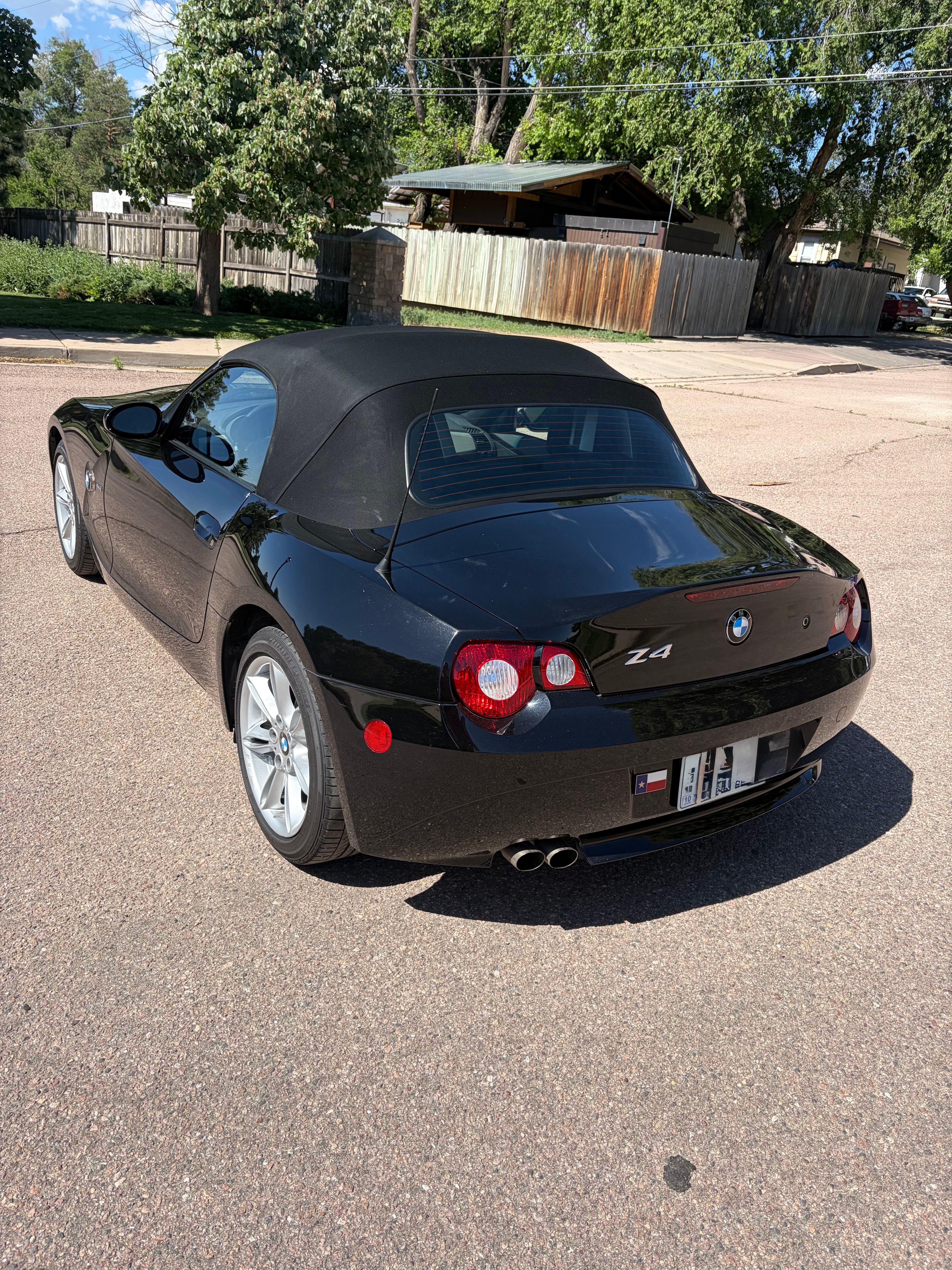 Used 2005 BMW Z4 3.0i RWD image 2