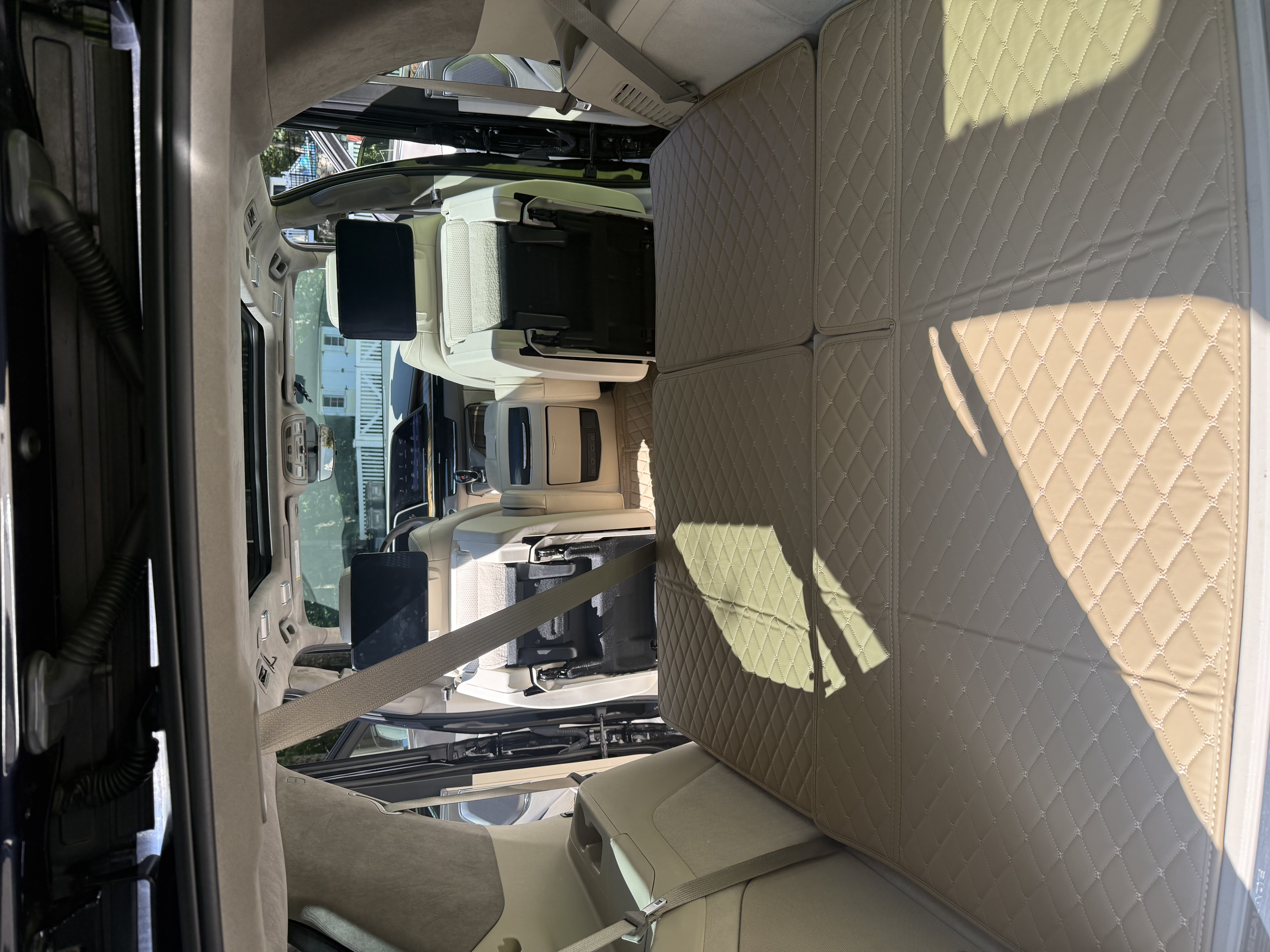 Used 2021 Cadillac Escalade Premium Luxury Platinum AWD/4WD image 26