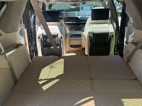 Used 2021 Cadillac Escalade Premium Luxury Platinum AWD/4WD image 26