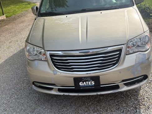 Used 2014 Chrysler Town & Country Touring FWD image 6