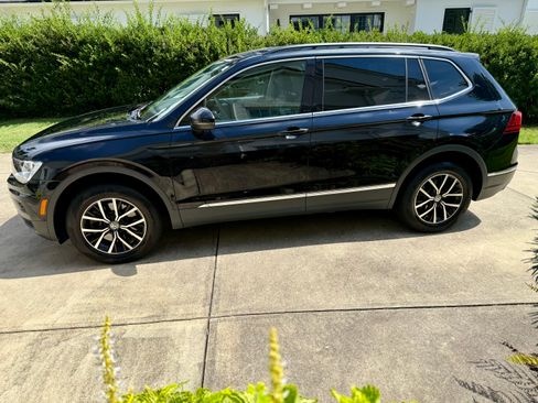 Used 2021 Volkswagen Tiguan SE FWD image 6