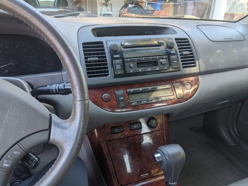 Used 2005 Toyota Camry XLE image 6