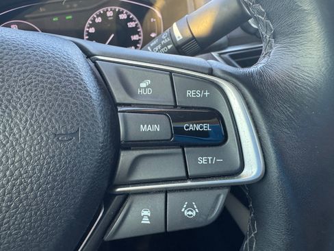 Used 2018 Honda Accord Touring image 17