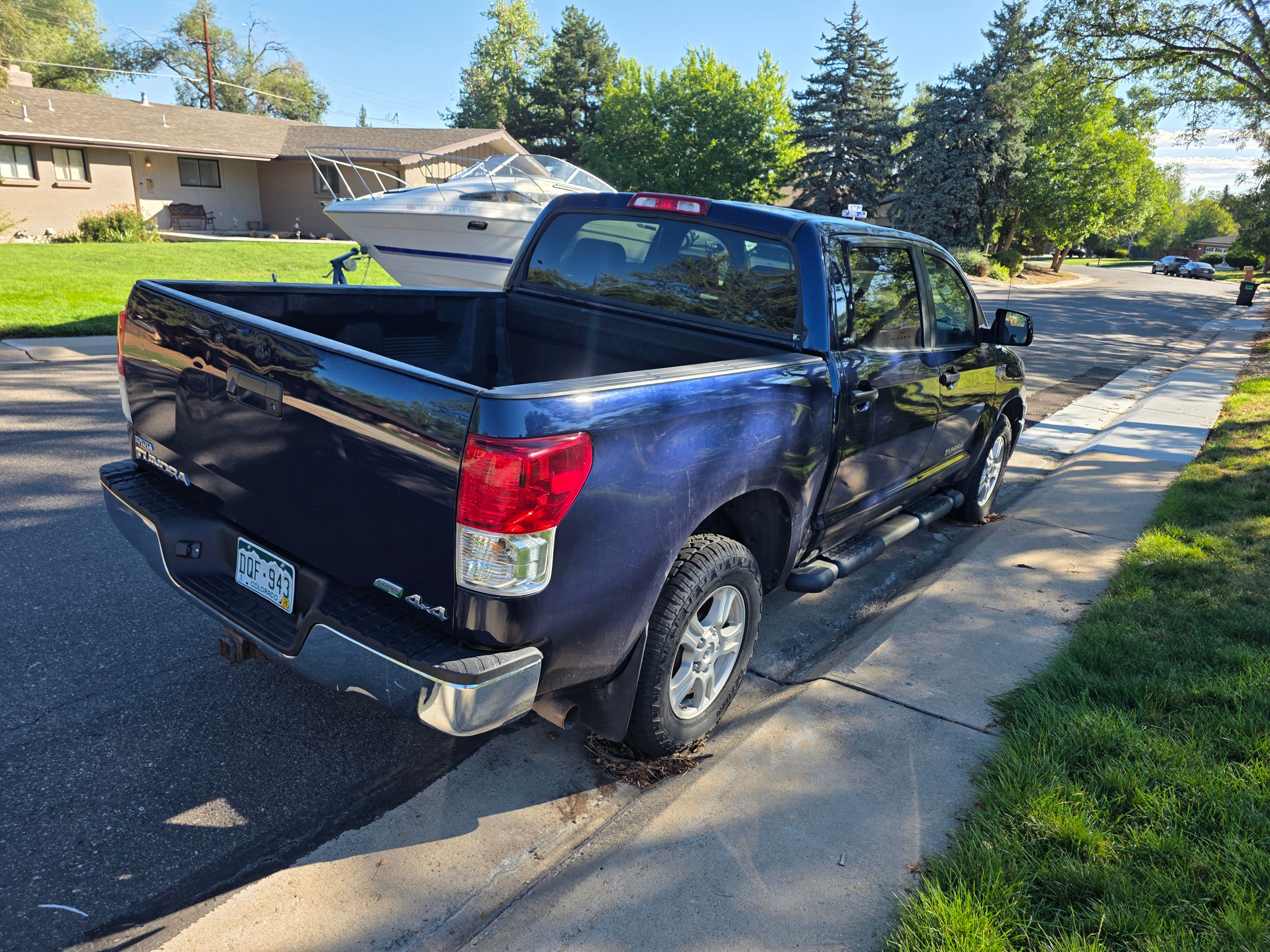 Used 2013 Toyota Tundra 4x4 CrewMax w/ SR5 Pkg image 4