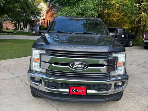 Used 2019 Ford F250 Lariat w/ Lariat Value Package AWD/4WD image 9