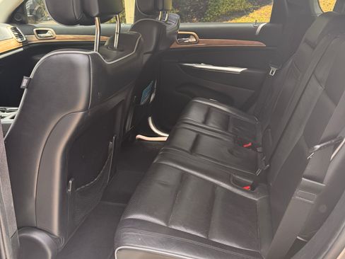 Used 2013 Jeep Grand Cherokee Overland RWD image 5
