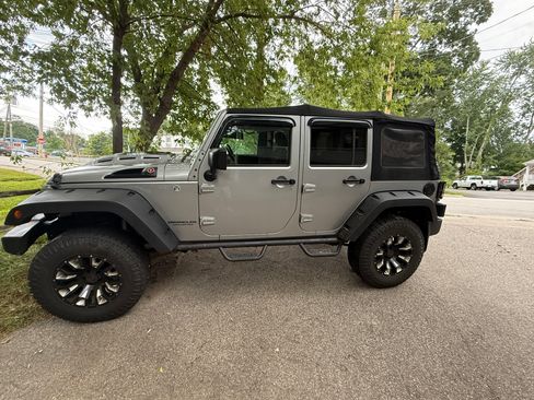 Used 2017 Jeep Wrangler Unlimited Sport AWD/4WD image 6