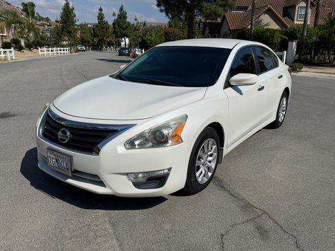 Used 2014 Nissan Altima 2.5 S FWD image 2