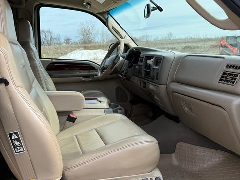 Used 2004 Ford Excursion Limited image 12