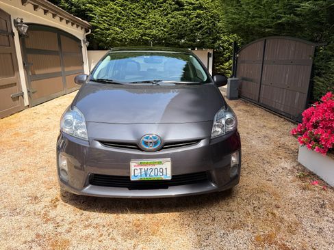 Used 2011 Toyota Prius Four w/ Solar Roof Pkg FWD image 2