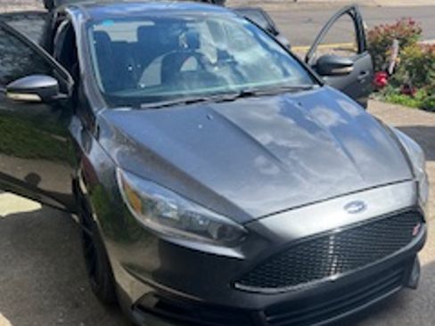 Used 2017 Ford Focus ST image 2