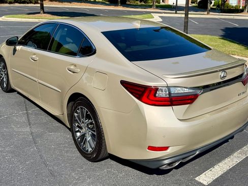 Used 2017 Lexus ES 350 w/ Luxury Package FWD image 6