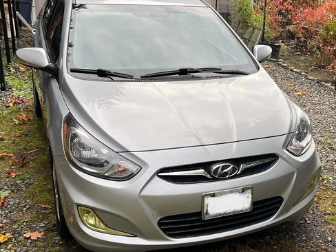 Used 2013 Hyundai Accent SE image 1
