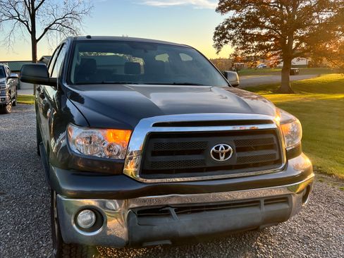 Used 2011 Toyota Tundra 4x4 CrewMax image 4