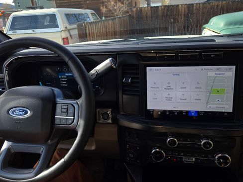 Used 2024 Ford F350 Lariat w/ Chrome Package image 24