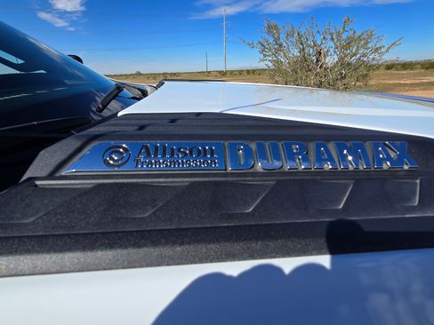 Used 2024 Chevrolet Silverado 2500 LT w/ Convenience Package image 17