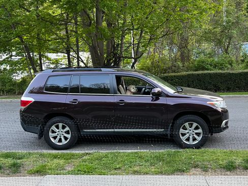 Used 2011 Toyota Highlander SE image 1