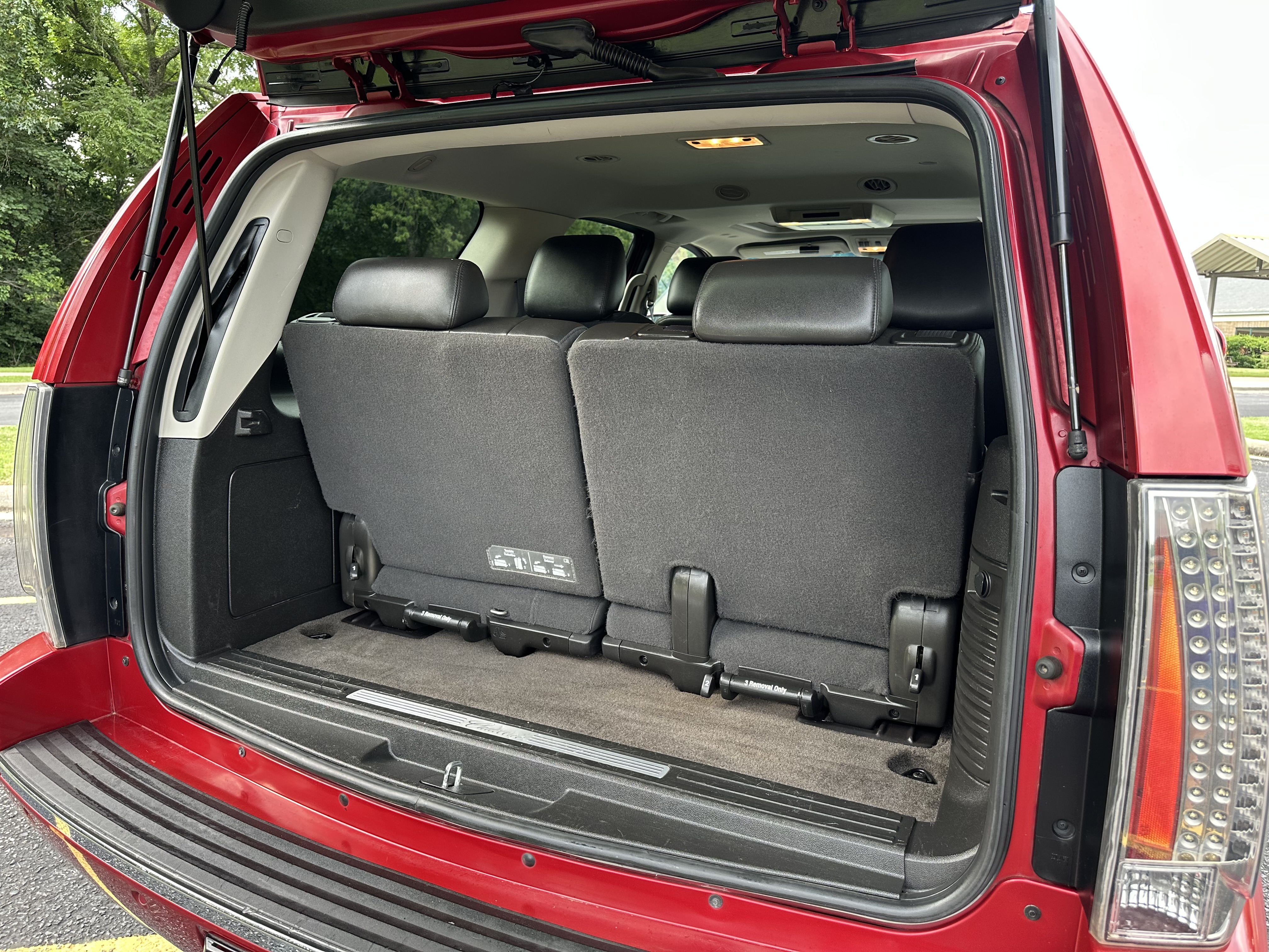 Used 2013 Cadillac Escalade Premium AWD/4WD image 17