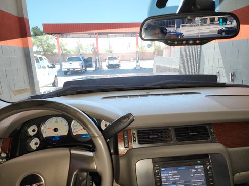 Used 2007 GMC Sierra 1500 SLT w/ SLE/SLT Trailering Package image 8