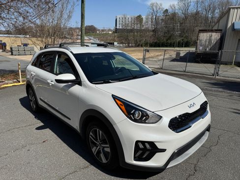 Used 2022 Kia Niro LXS image 9