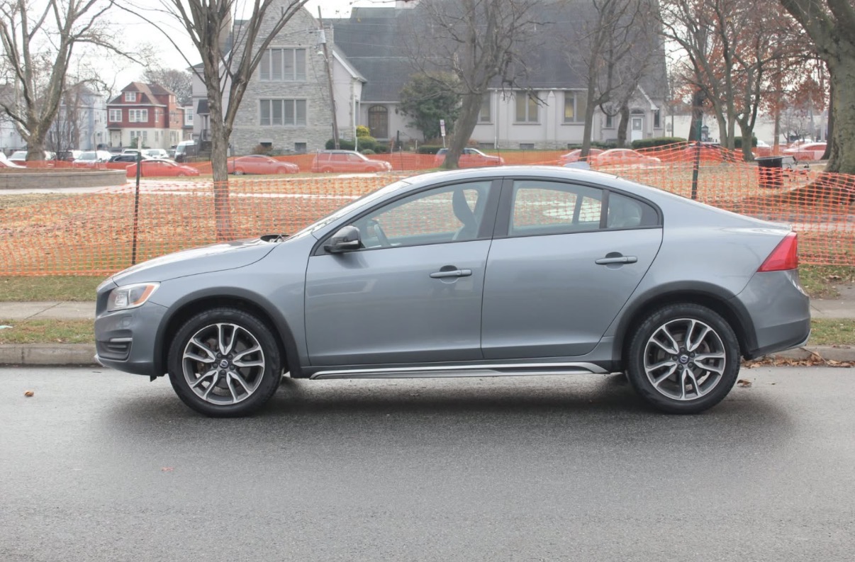 Used 2017 Volvo S60 T5 Cross Country Platinum AWD/4WD image 5