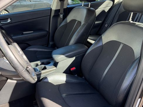 Used 2019 Kia Optima S image 9