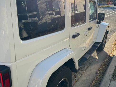 Used 2012 Jeep Wrangler Unlimited Sahara image 13