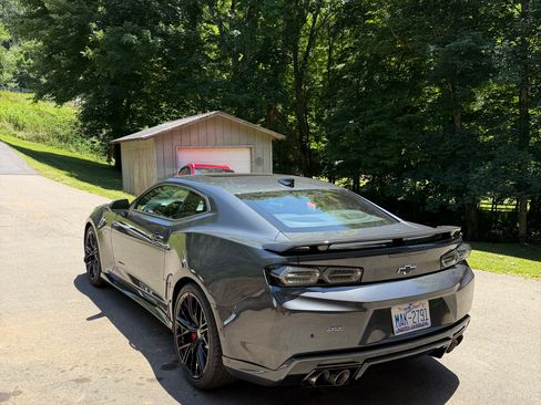 Used 2018 Chevrolet Camaro SS w/ LPO, Ground Effects Package RWD image 4