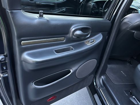 Used 2002 Lincoln Blackwood image 10