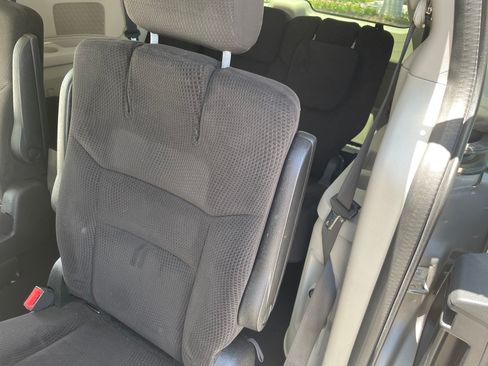 Used 2014 Dodge Grand Caravan SXT FWD image 12